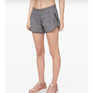 Lululemon Tracker Short V *4"
Heather Lux Multi Black Sz 6